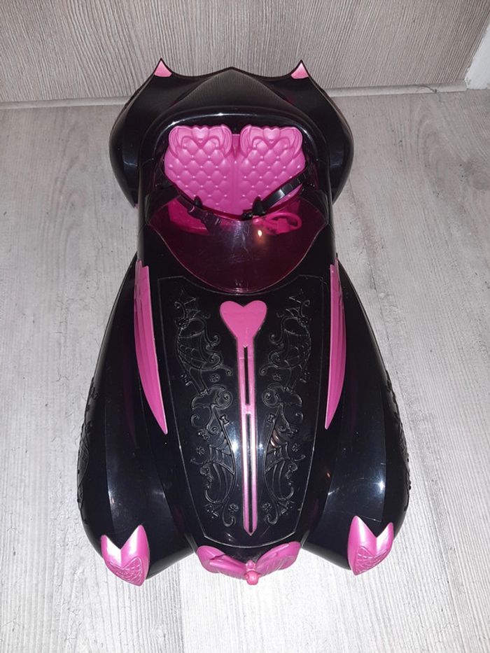 Voiture monster high draculaura
