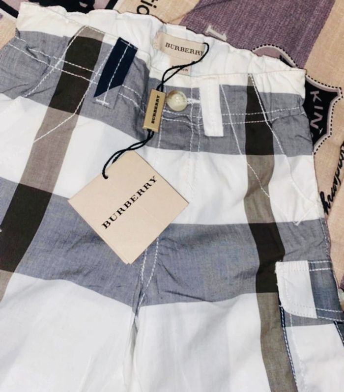 Short Burberry taille 9 mois - photo numéro 2