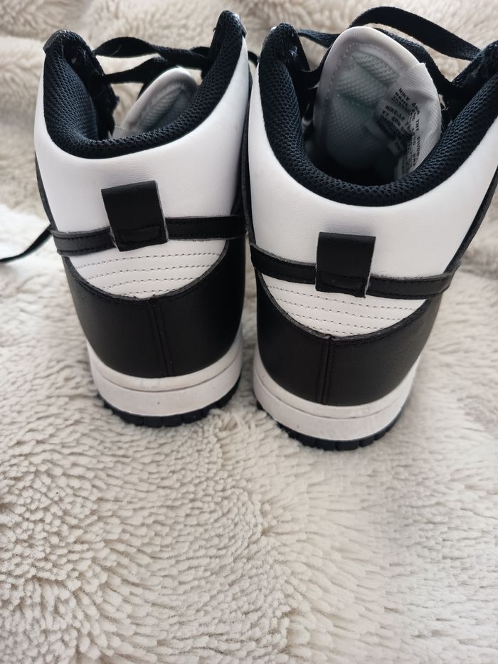 Basket Nike taille 37.5 - photo numéro 3