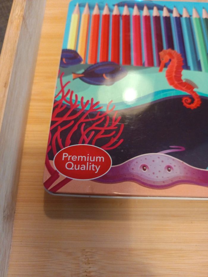 Boite de 30 crayons de couleur neuf - photo numéro 3