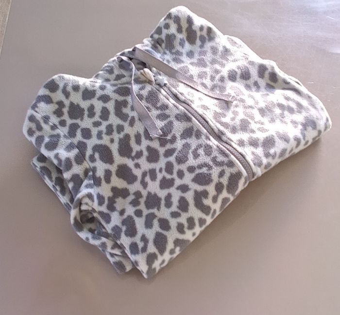 Combinaison pyjama marque Esmara taille S couleur gris léopard pour femme - photo numéro 6