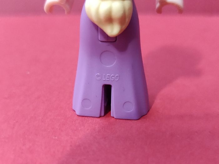 Figurine Lego Disney Raiponce - très bon état - authentique Lego - photo numéro 3