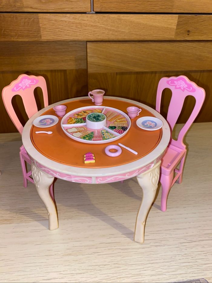 Barbie Mattel poupée 1984 salle manger luxe fashion dining room set vaisselle mobilier - photo numéro 3