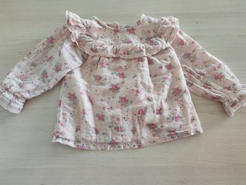 Chemisette en dentelle rose fleurie