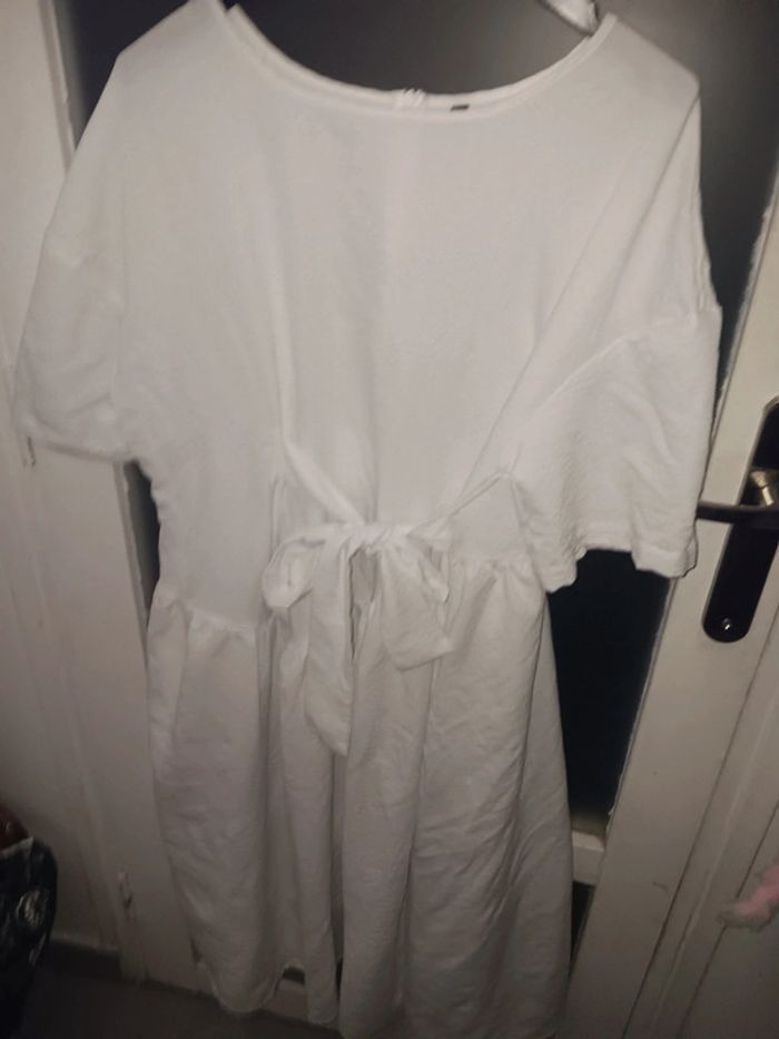 Robe blanche ample taille 0XL