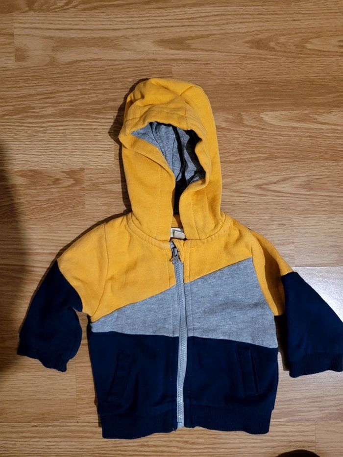 Sweat polaire 3 mois comme neuf