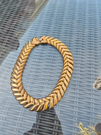 Collier en métal vintage feuille