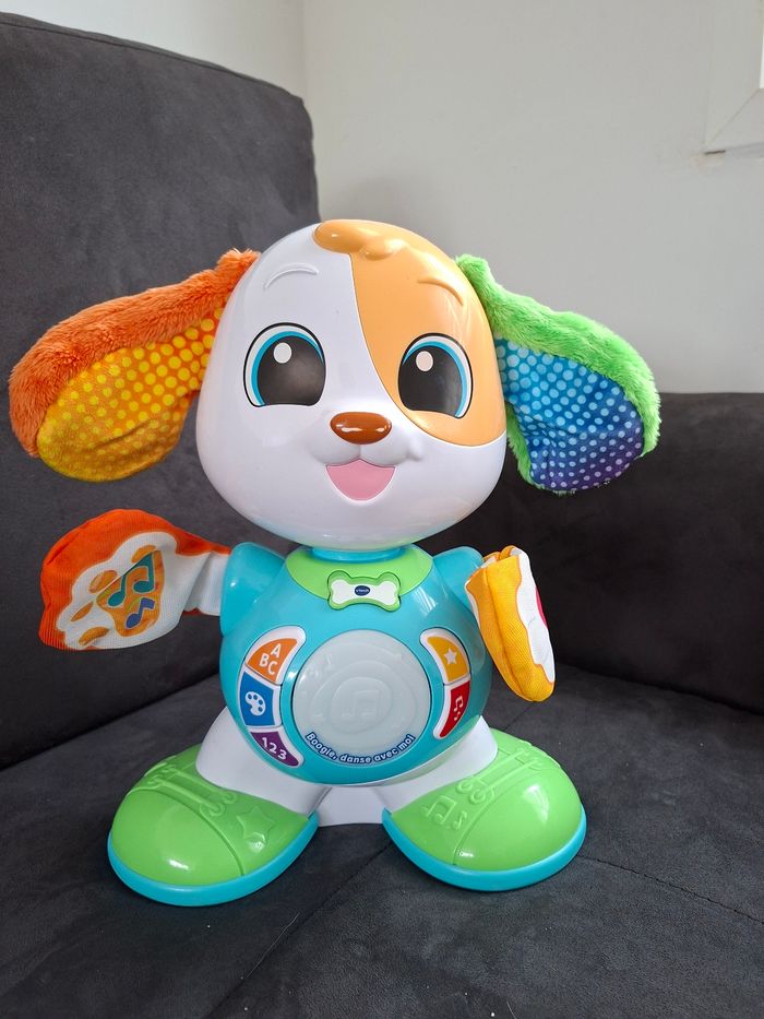 Chien robot interactif