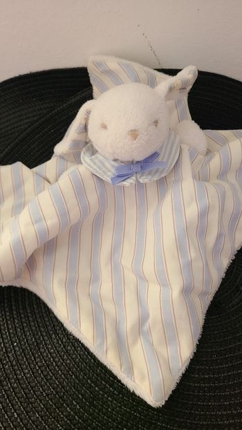 Doudou plat lapin blanc rayé bleu JACADI