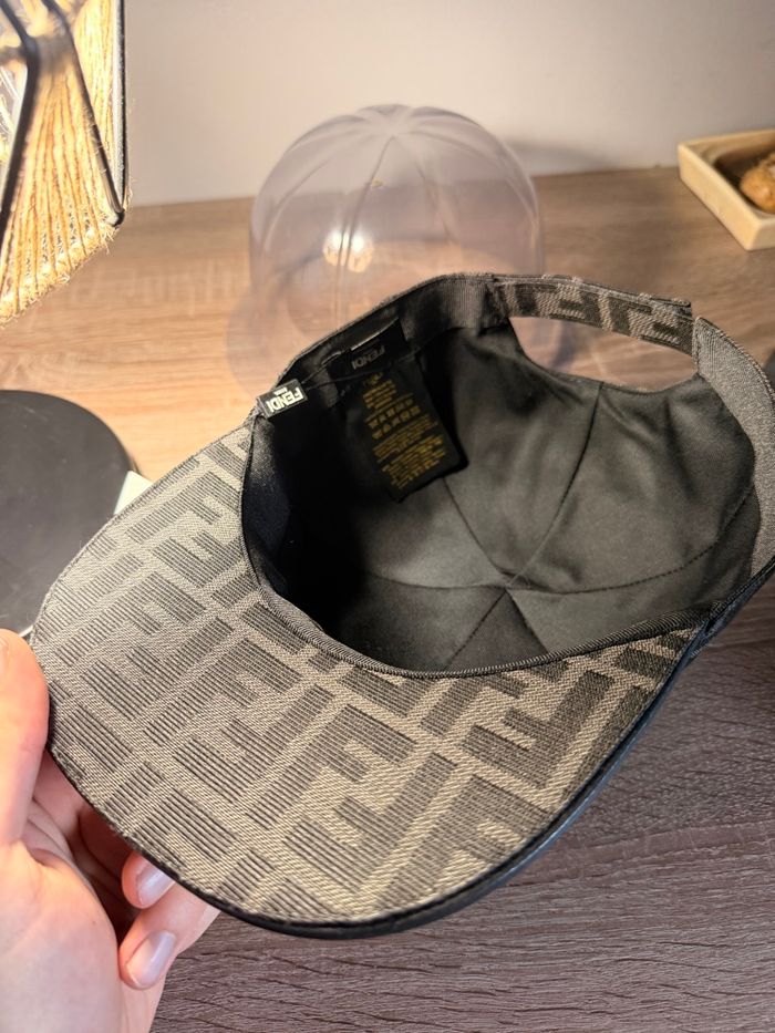 Casquette Fendi Noir - photo numéro 3