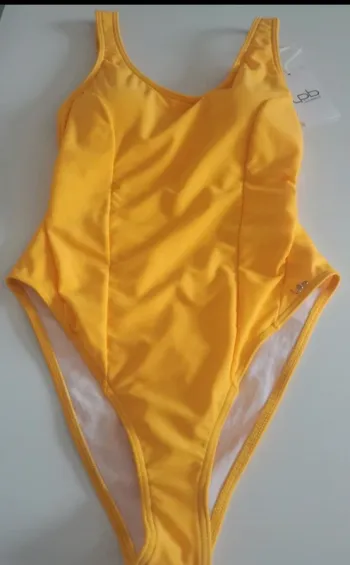 Maillot de bain 1 pièce marque LpB taille 2 correspondant à un 38 neuf création Française