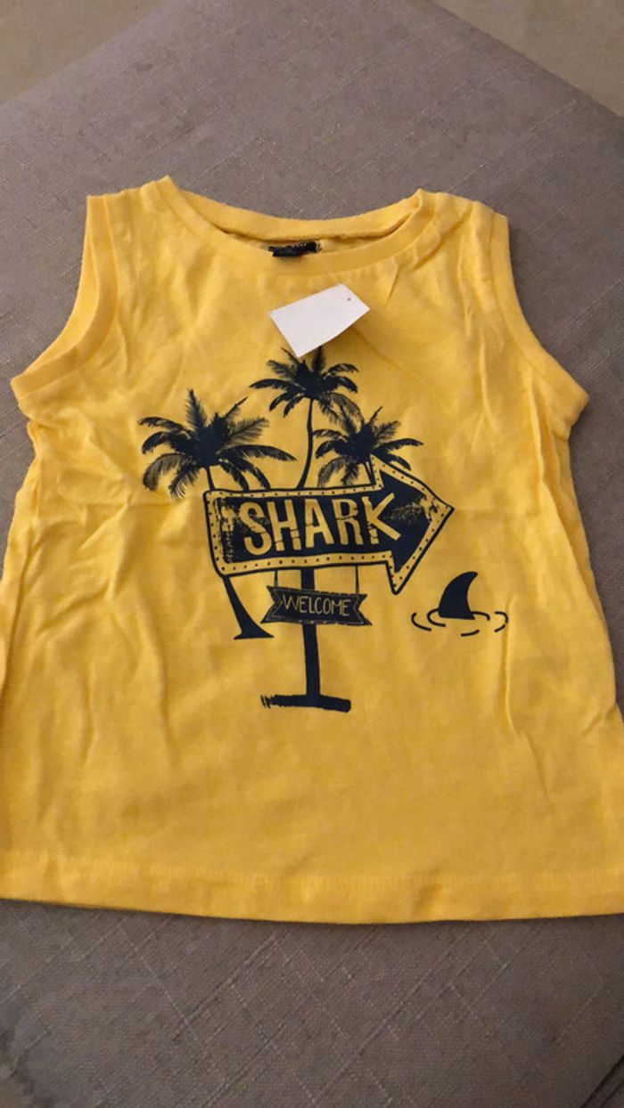 Débardeur trois ans neuf