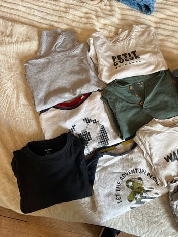 Lot tee shirt manche longue 4 ans 