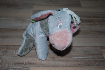 doudou Disney bourriquet âne gris rose assis fleur