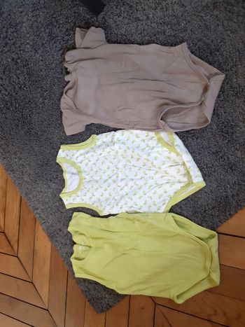 Bodies taille 18 mois