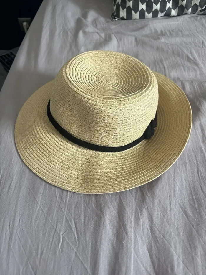 Chapeau Ralilu style capeline