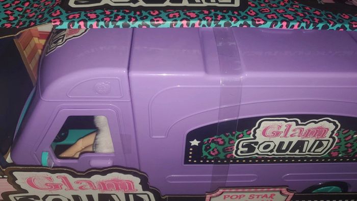 Vends poupée Glam Squad avec son van. - photo numéro 2