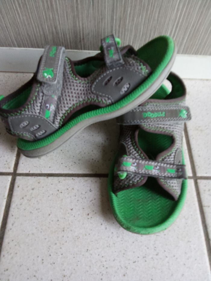 Sandales garçon vert gris mi saison été taille 19-20 motif poisson, scratch
