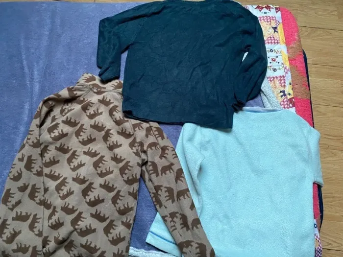 2 pulls et 1 gilet garçon 6 ans - photo numéro 6