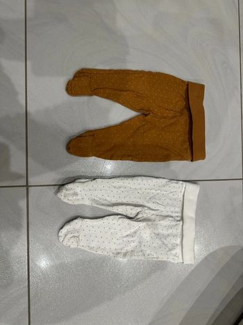 Lot de 2 pantalons avec pieds en 12 mois
