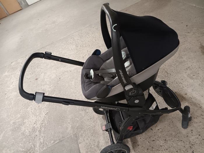 Poussette trio BEBECONFORT et 2 bases ISOFIX
