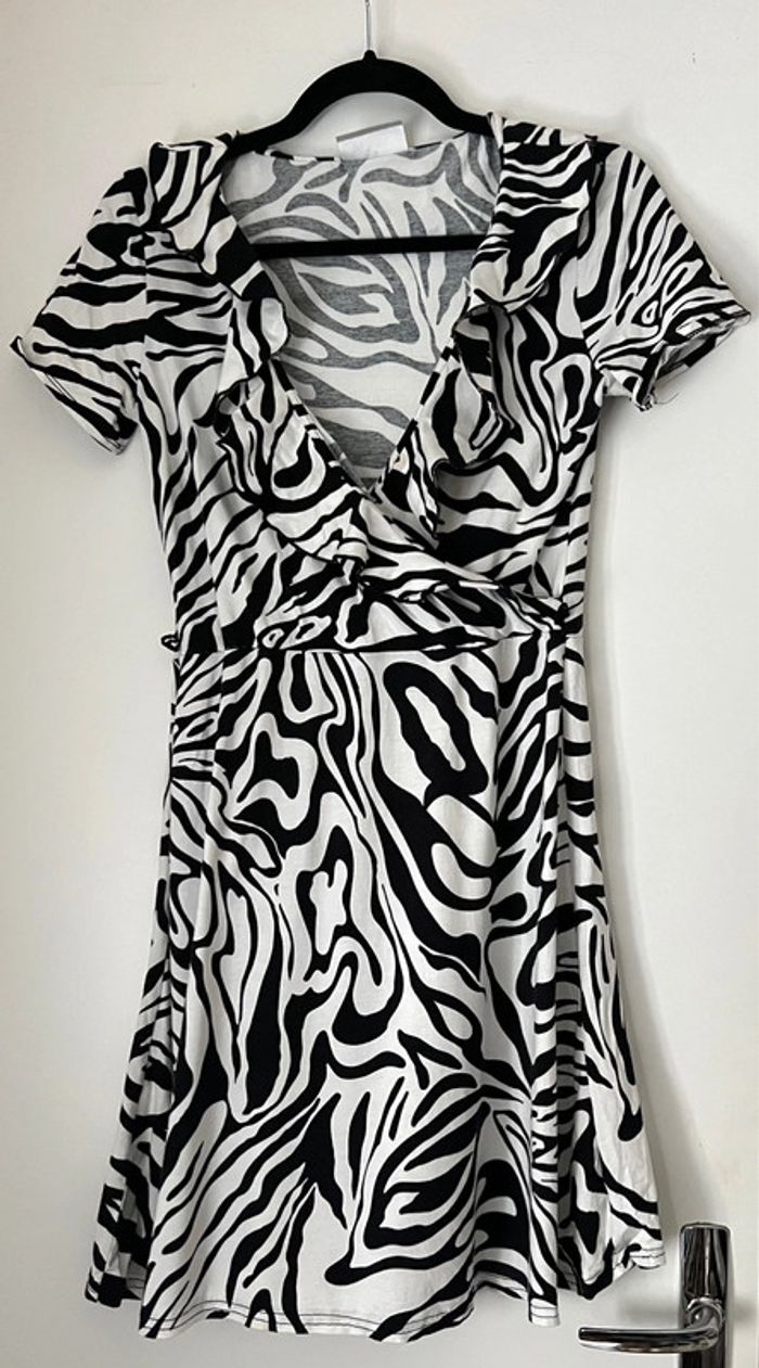 Robe courte zébré taille 38-40