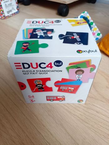 Puzzle d'association qui fait quoi ?