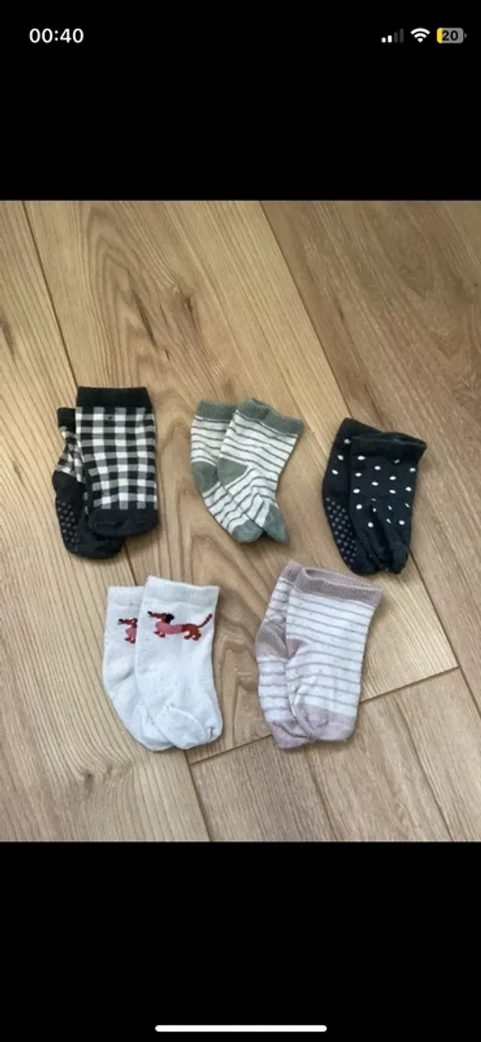 Lot 1 bas Noël et 2 tee shirt + chaussettes taille 6 mois - photo numéro 6