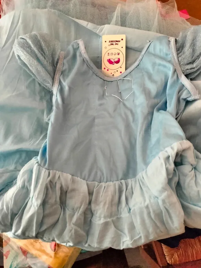 Robe majestueuse bleu avec accessoires neuve 130 cm - photo numéro 9