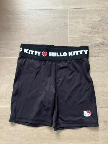 Short de sport hello kitty h&M taille 134/140 8/10 ans