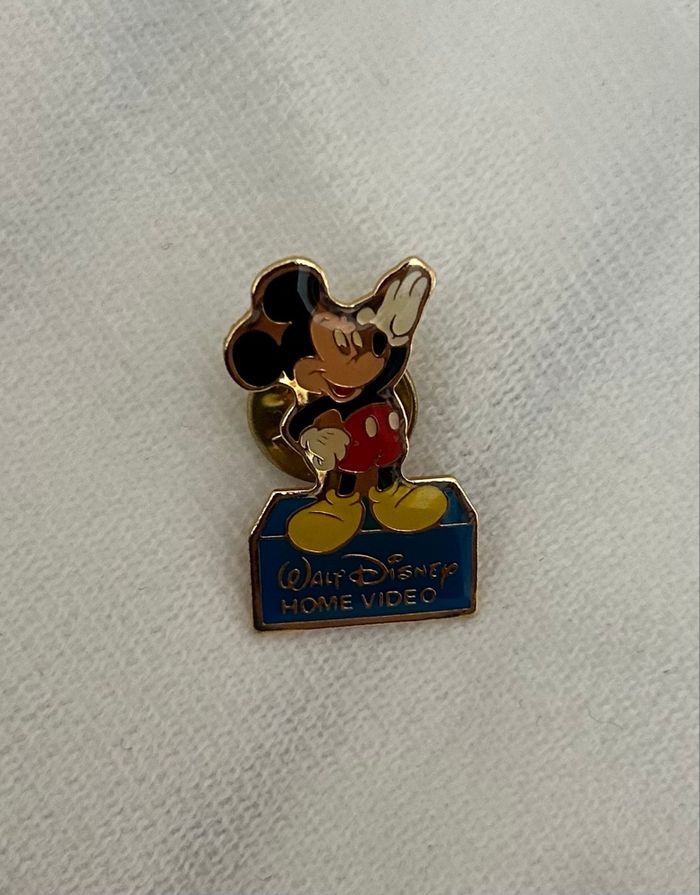 Pin’s Disney Home Video Mickey