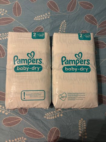Lot de 124 couches Pampers taille 2