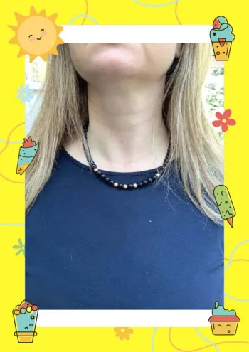 Collier de perles noires dorées