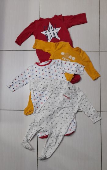 Lot de pyjamas 12 mois 
Bon état