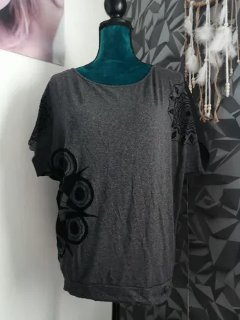 Tee-shirt gris et noir bi matière avec mandala velours manches chauve-souris / desigual / (38)