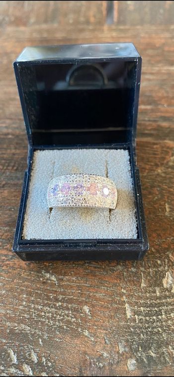 Magnifique bague avec pierres roses et parmes, taille 57