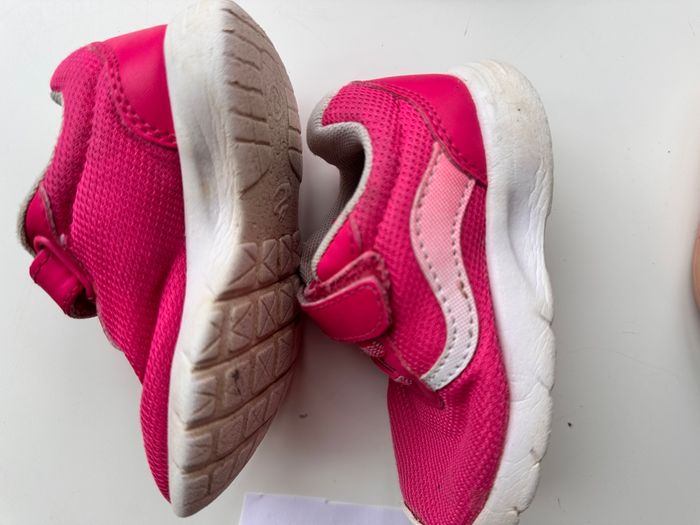 Lot de chaussures taille 19 à 22 - Puma, Minnie et autre - photo numéro 9