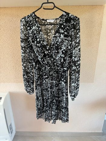 Robe Cache Cache noir et blanche fleurs