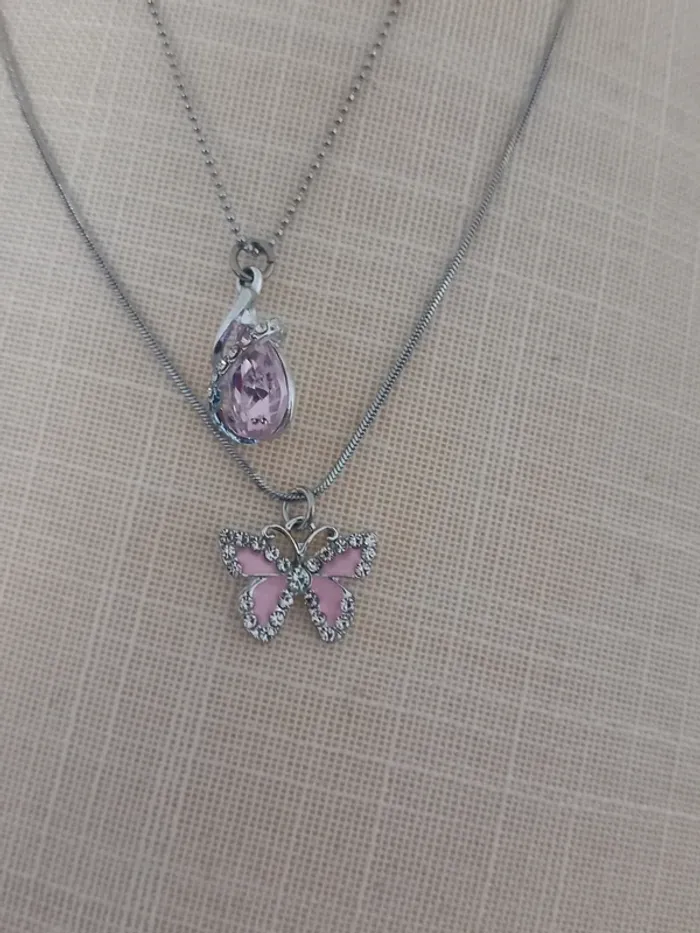 Lot de 2 pendentifs raz du cou avec leur chaîne - photo numéro 2