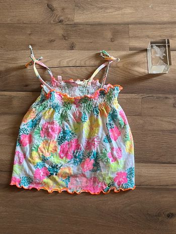 Je vend un débardeur fille 3-4 ans neuf sans étiquette