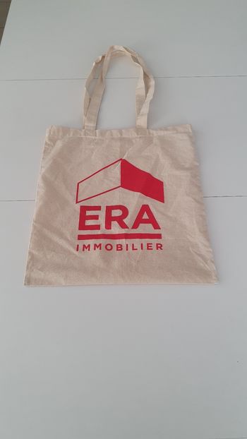 A donner dans un lot : tote bag