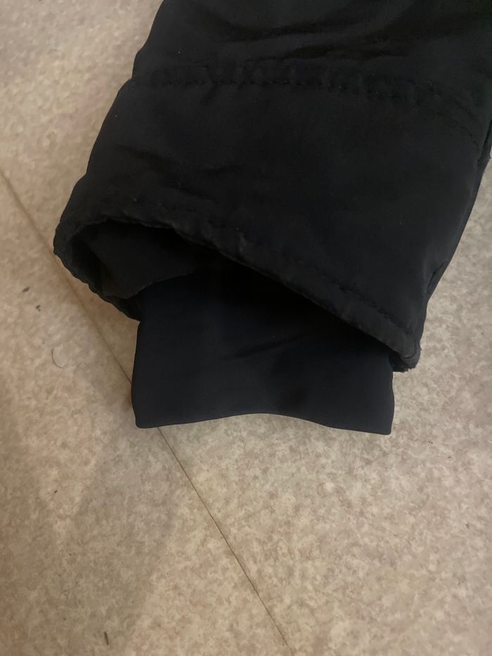 arka noire homme Canada Goose Taille M tres bon etat - photo numéro 3