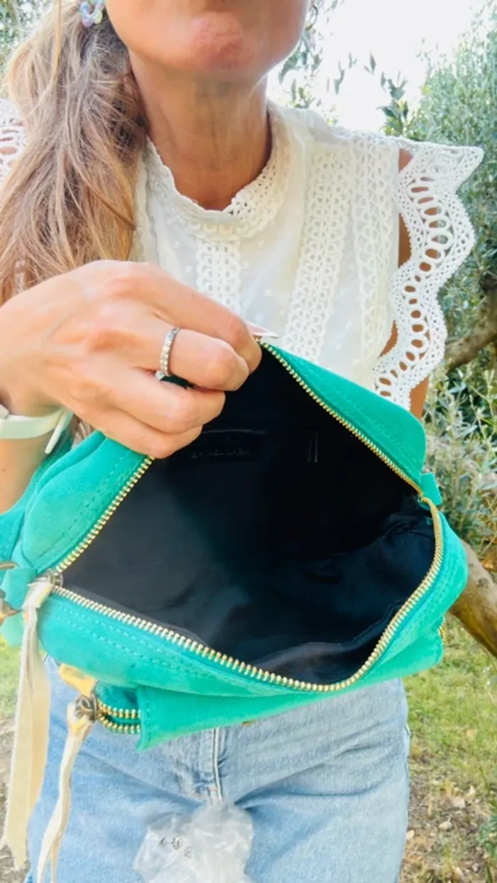 Sac cuir bandoulière vert avec fermeture abeille - photo numéro 12