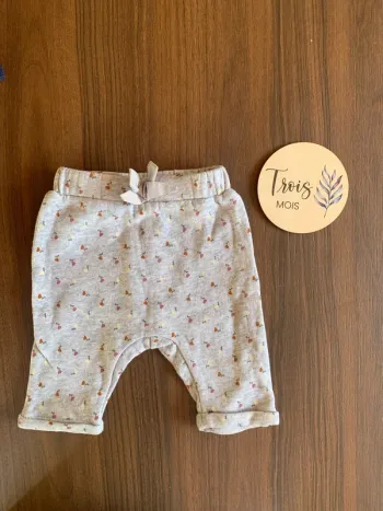 Pantalon jogging Kiabi 3 mois fleurs