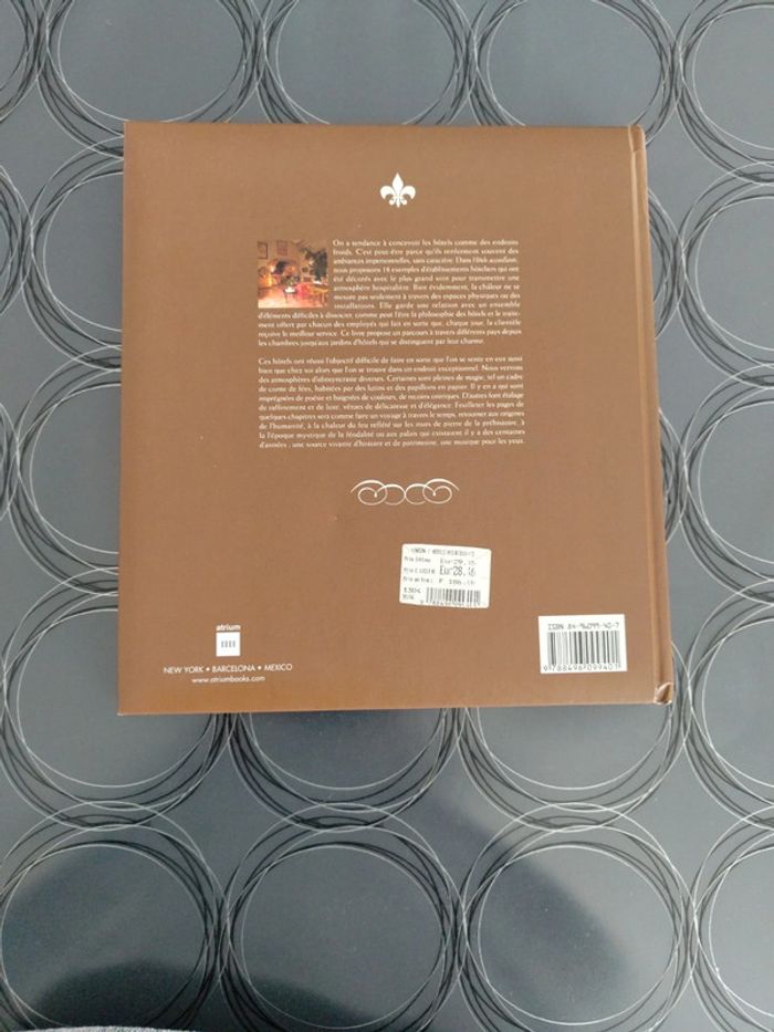 Beau livre complètement neuf - photo numéro 6