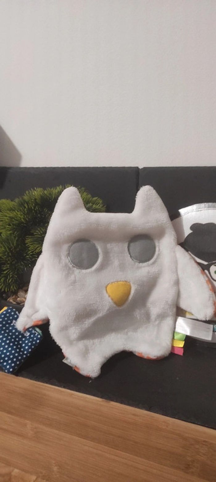 Sensibul doudou Chouette Hibou blanc Oxybul gris orange jaune carnet ruban Livre