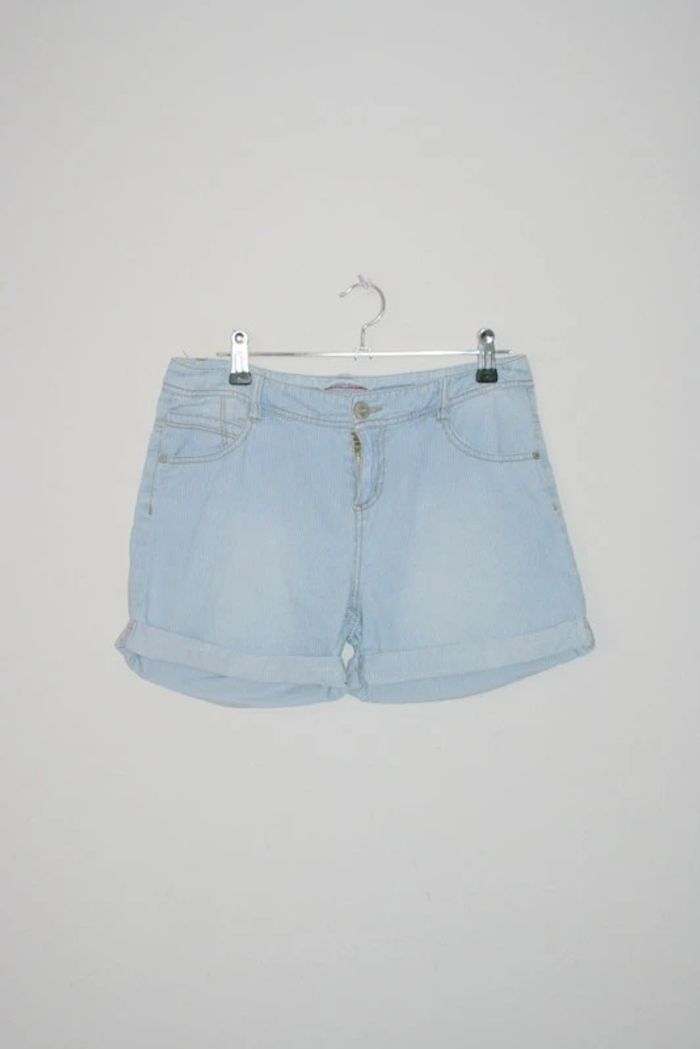 Short bleu clair fines rayures blanches Camaieu taille 36