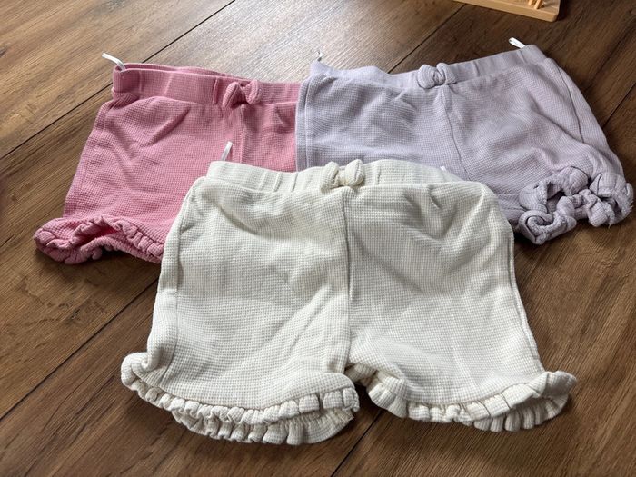 Lot 3 shorts c&a 18-24 mois