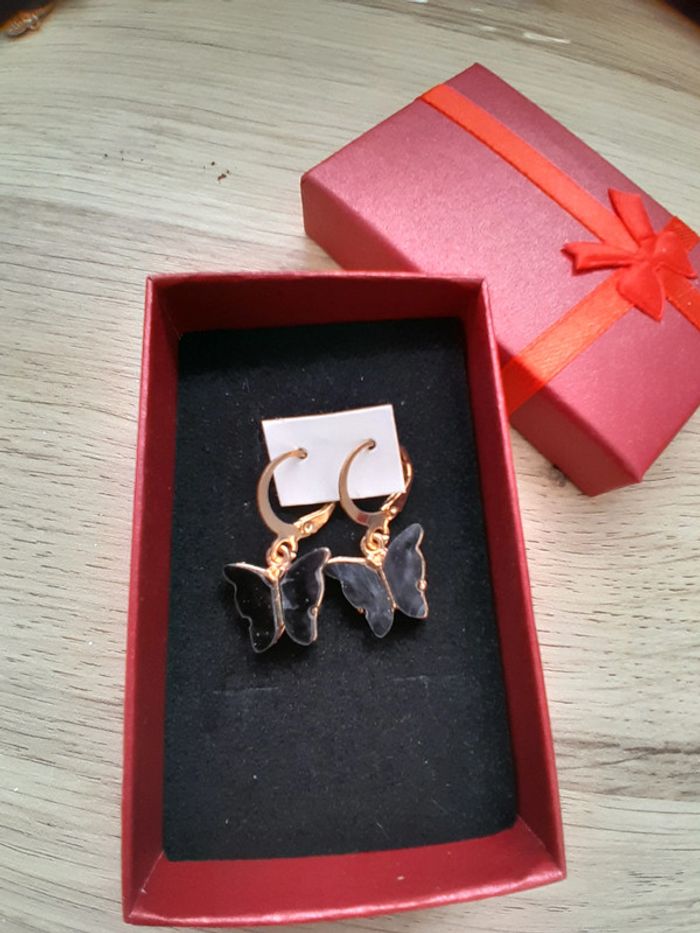Boucles d'oreilles, papillons émaillées, couleurs noir, dorées - photo numéro 1