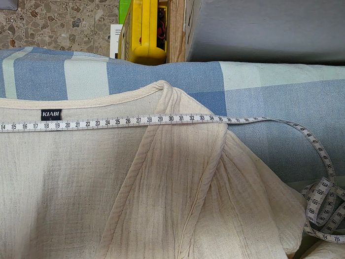 Blouse, crème, neuve, en coton, largeur d'épaule 35cm, largeur sous bras 45cm, longueur 41cm, marque Kiabi =10€ - photo numéro 6